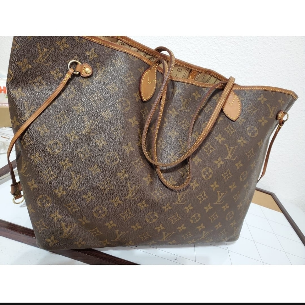 Louis Vuitton Monogram Neverfull GM - Picture 4 of 15